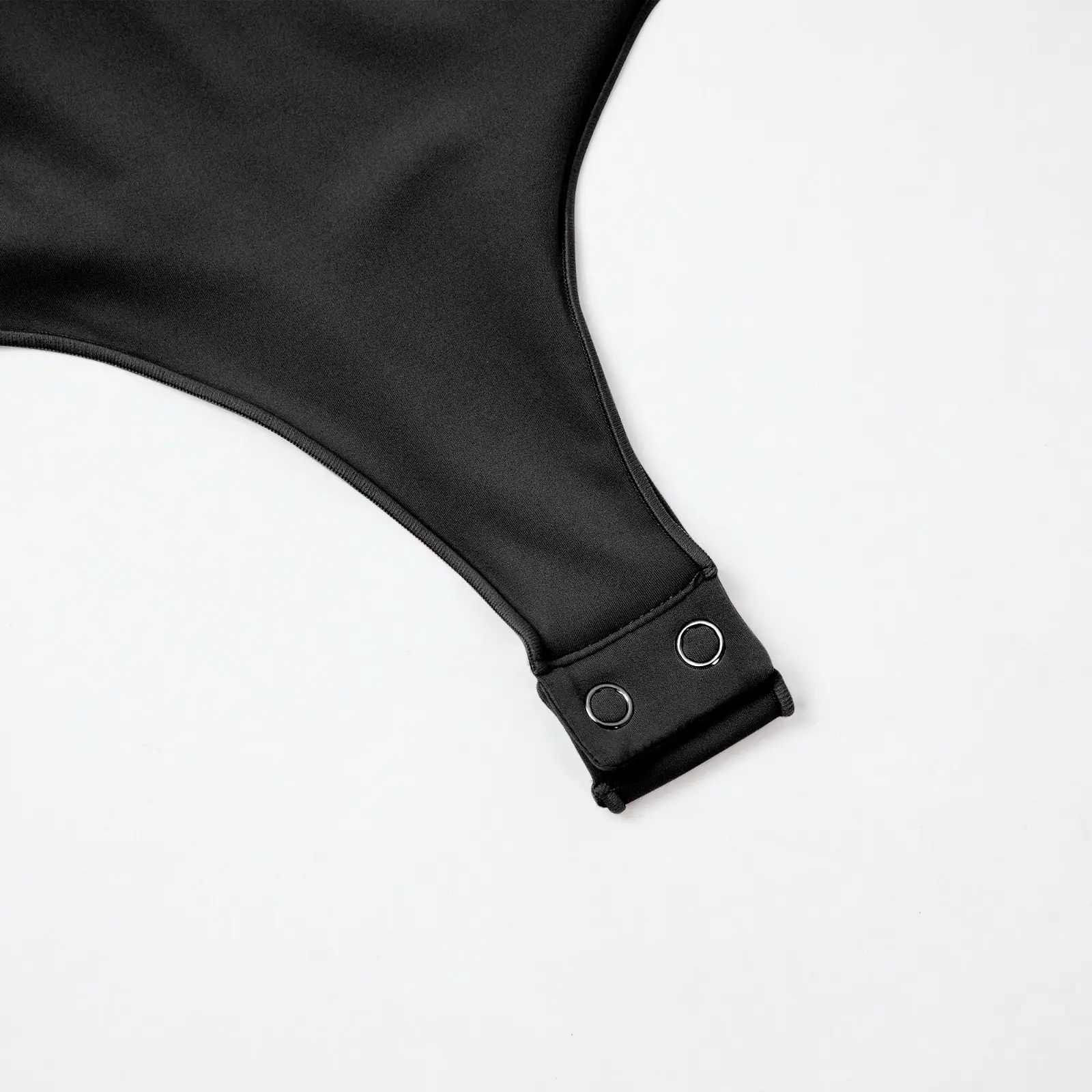 CALIFLO Activewear High-Compression Long Sleeve Crew Cut Bodysuit black Close-up of a bodysuit thong bottom snap-on closure